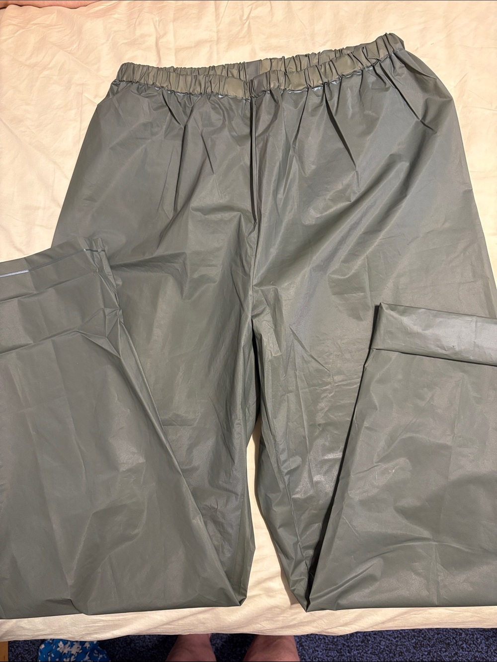 Waterproof rain pants, size LT, olive green